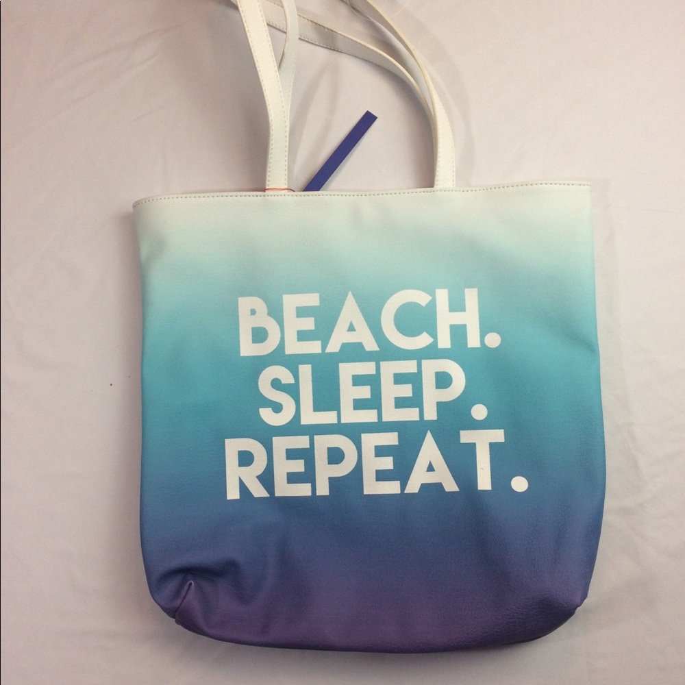 Cute beach bag with multiple inside pocket, NWT